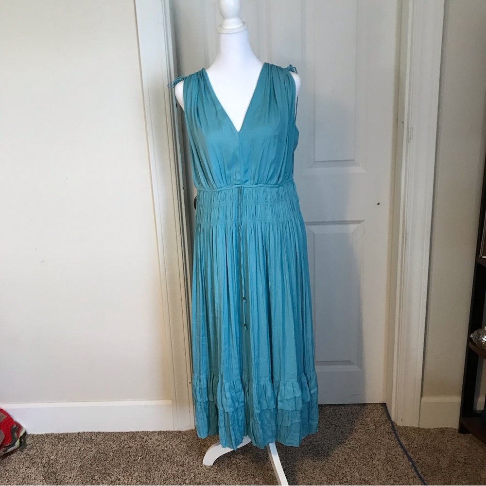 SL pleated midi dress